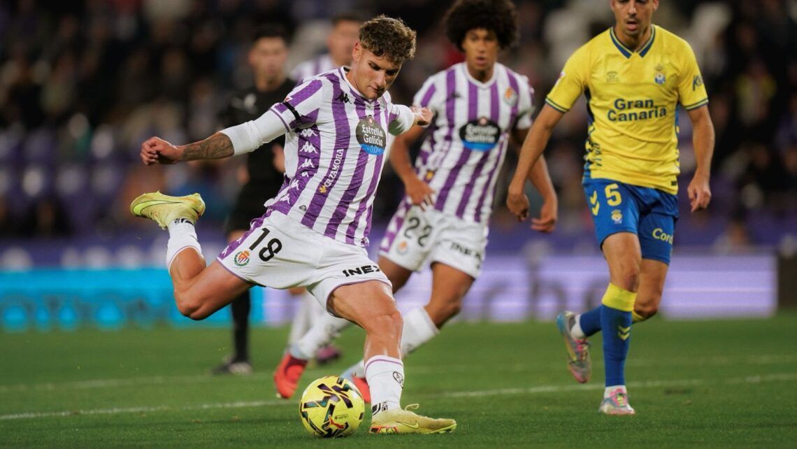 Jorge Delgado dispara ante Las Palmas.