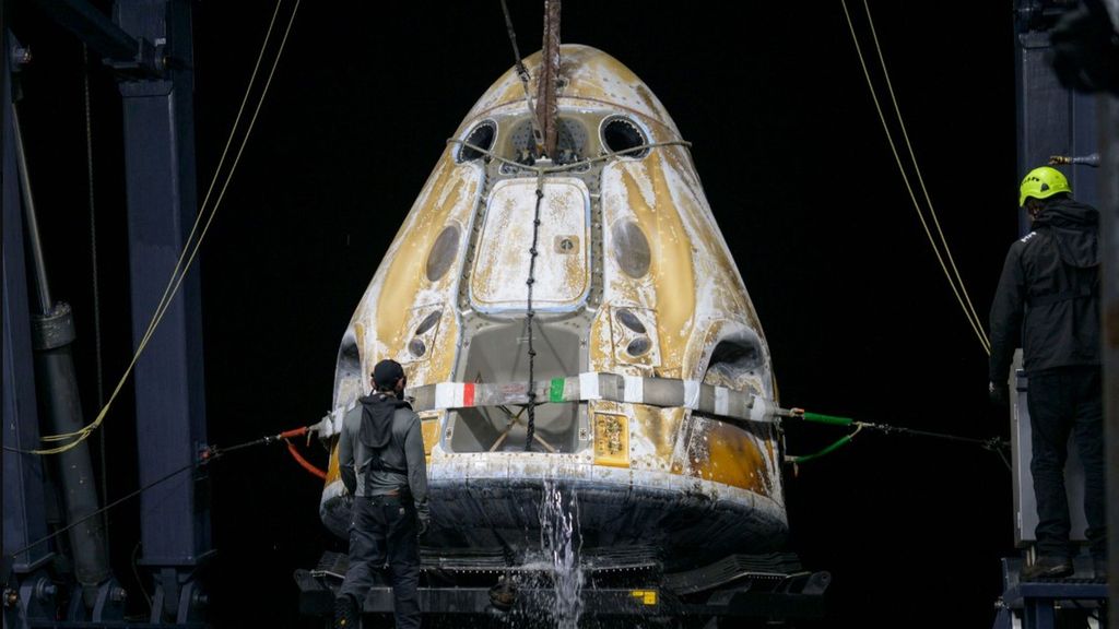 Los cuatro astronautas amerizan frente a las costas de California tras el regreso anticipado