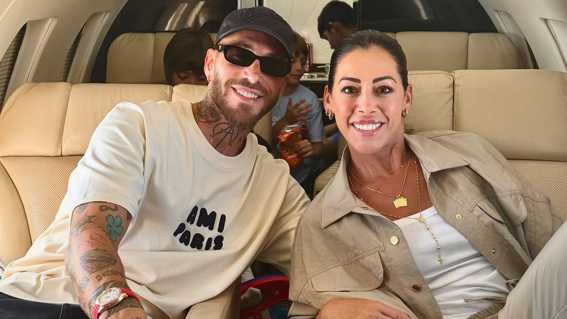 Sergio Ramos, en su jet privado junto a su hermana Miriam