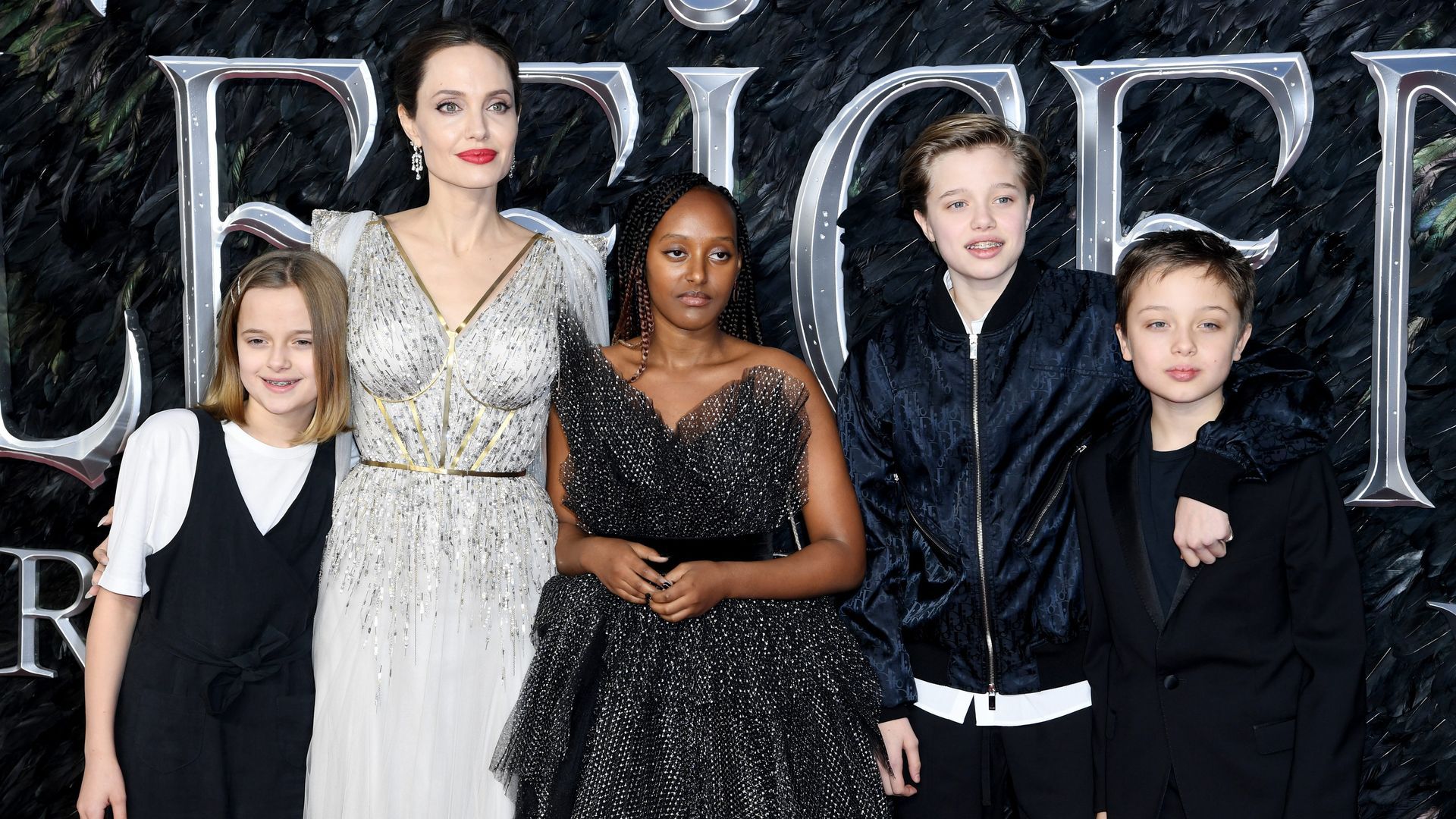 Vivienne Marcheline Jolie-Pitt, Angelina Jolie, Zahara Marley Jolie-Pitt, Shiloh Nouvel Jolie-Pitt y Knox Leon Jolie Pitt