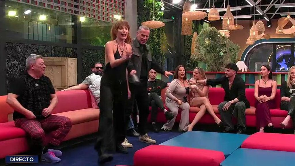 Cristina Piaget se marcha del directo muy enfadada ante su fuerte enfrentamiento con Raquel Salazar: "¡Con eso no!"