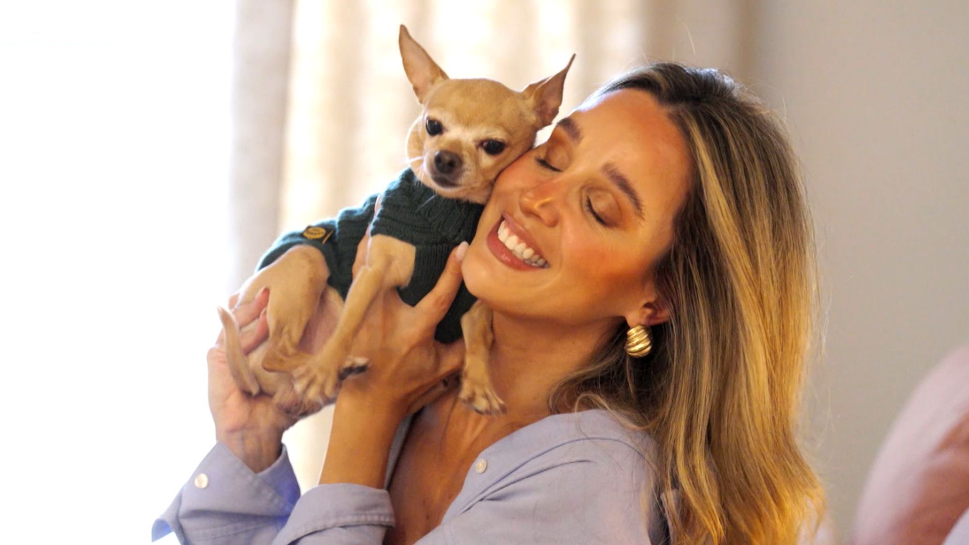 Ainhoa junto a su perro Romeo