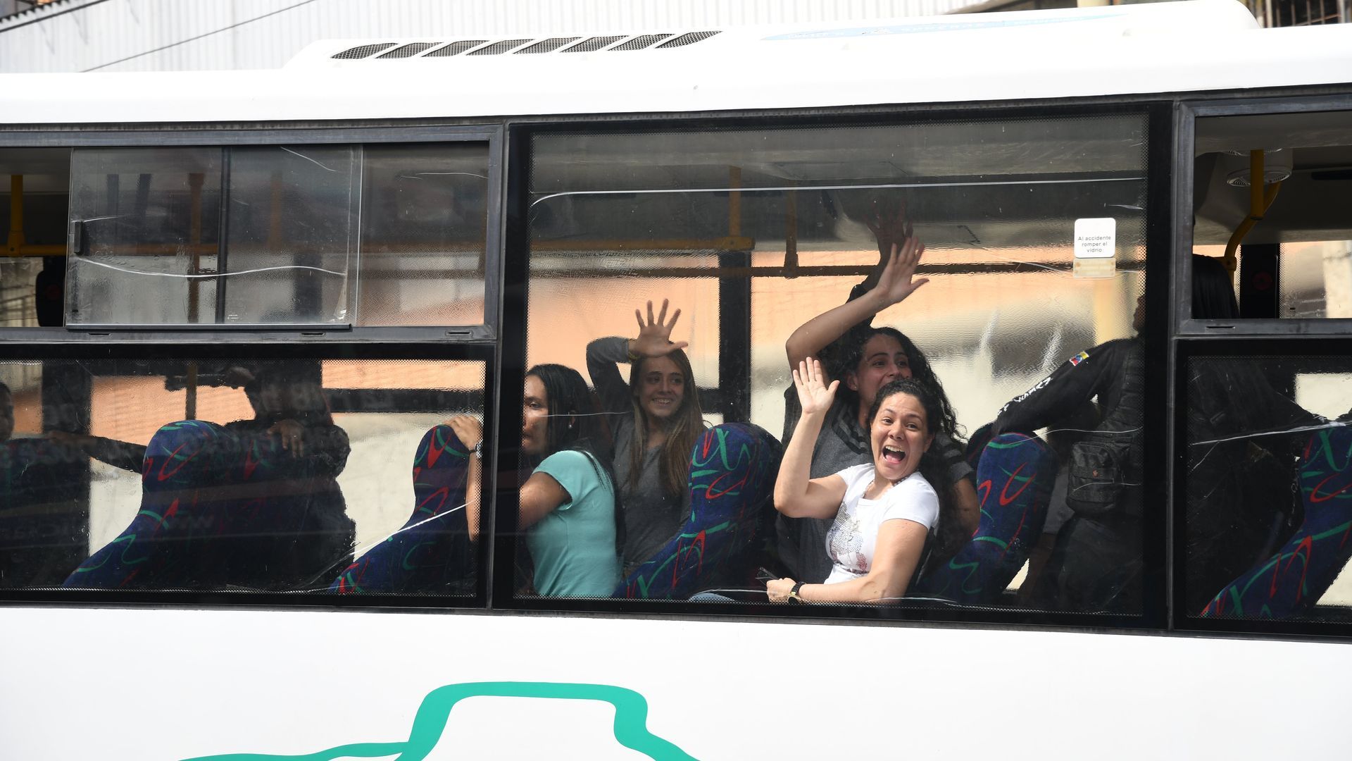 EuropaPress_7223976_june_2018_caracas_miranda_venezuela_political_prisoners_wave_at_their