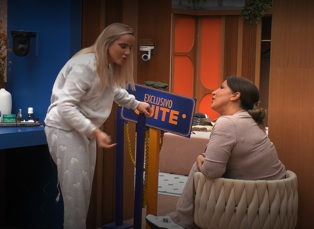 Gloria departe con Raquel