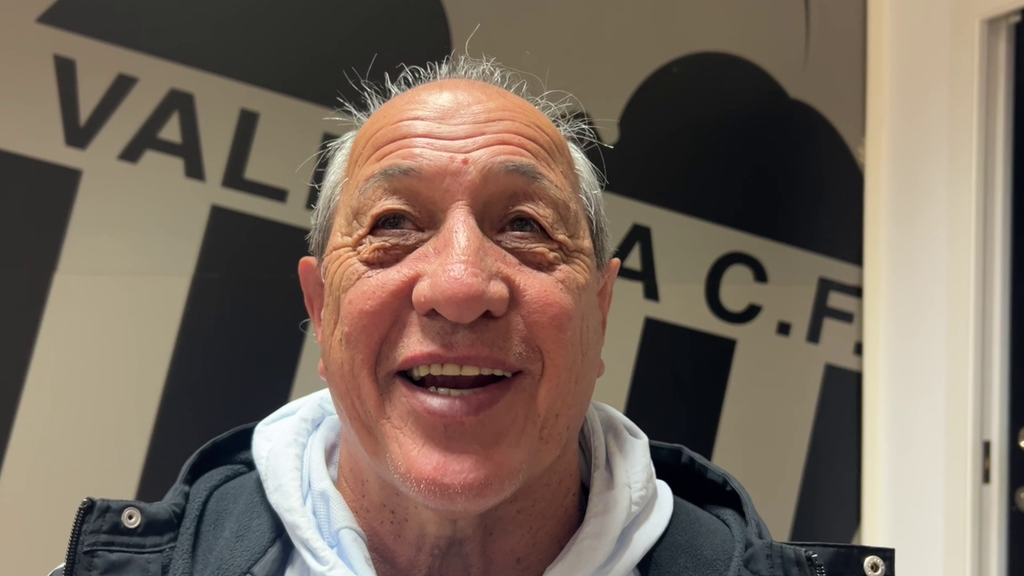 Juanjo Urruti reza para que el Valencia CF no descienda 40 años después