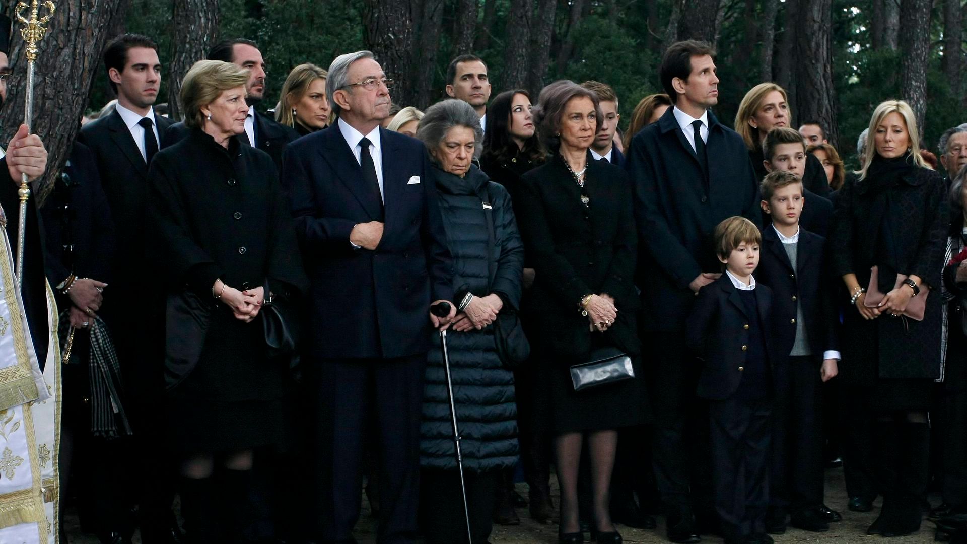 La princesa Irene, junto a las familias reales griega y española en el aniversario de la muerte de su padre, el rey Pablo, en 2014