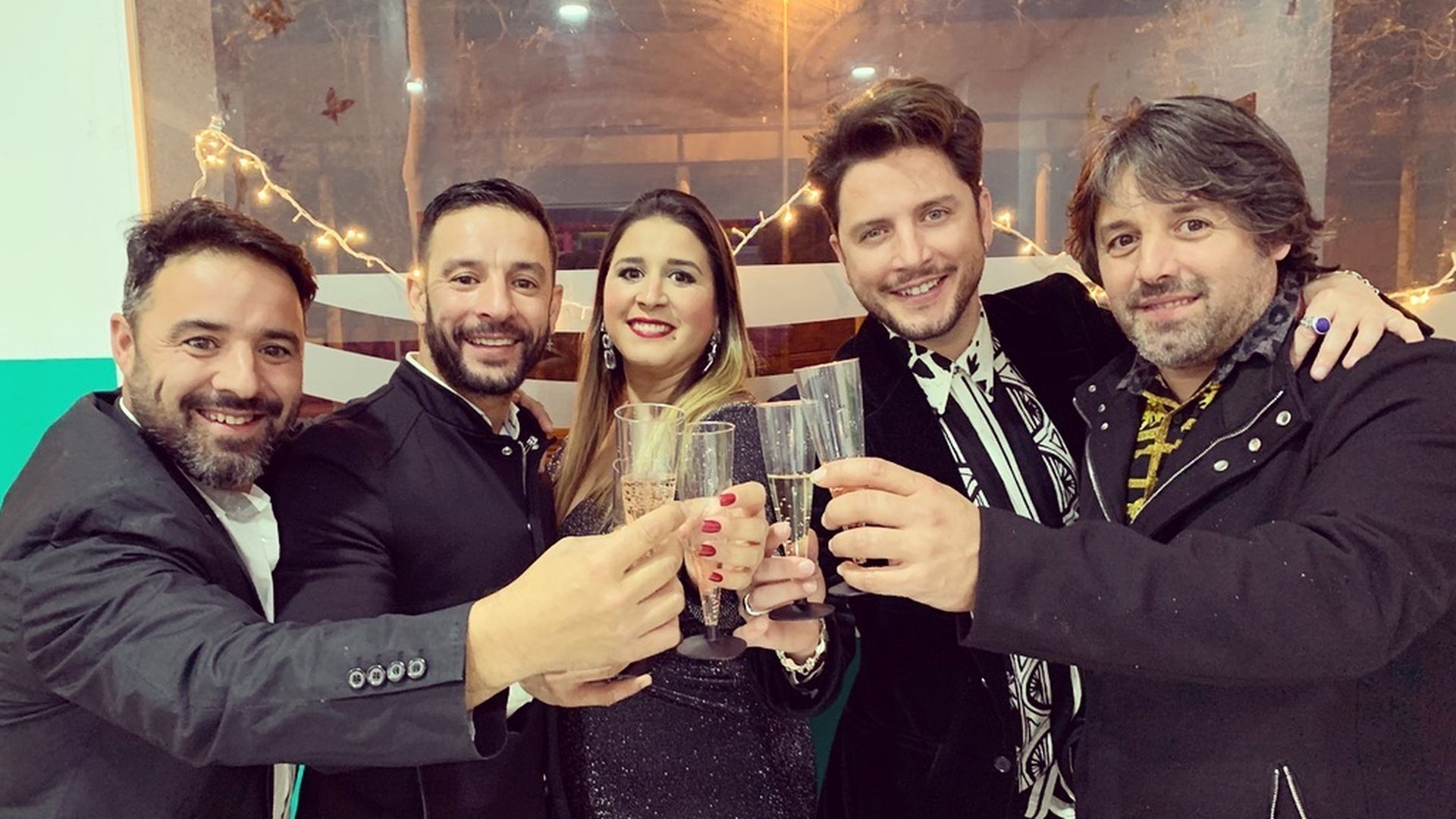 Manuel Carrasco y sus hermanos