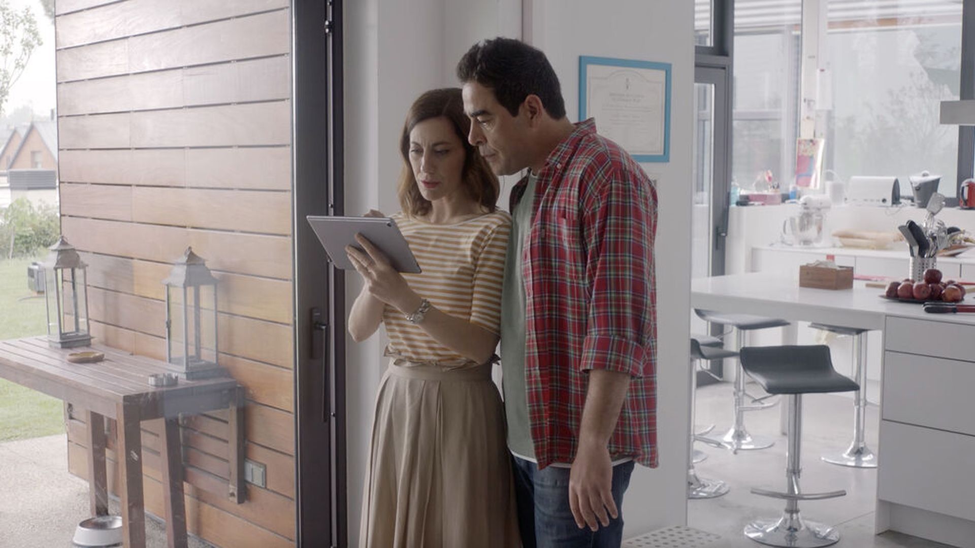 Pablo Chiapella pierde a sus familiares dentro de su casa y tiene que buscar pistas para rastrearlos