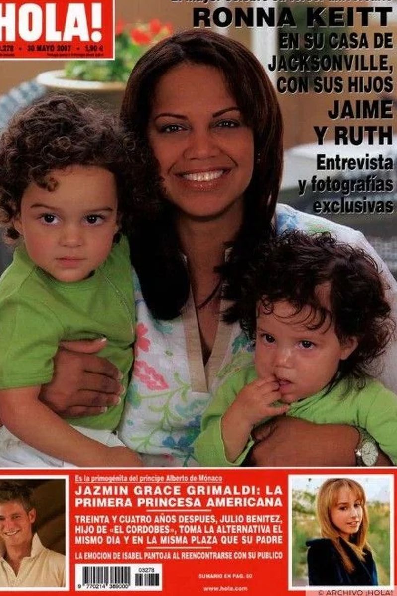 Ronna Keith, con sus hijos Jaime Nathaniel y Ruth, hermanos de Julio, en la portada de ¡Hola!, en 2007