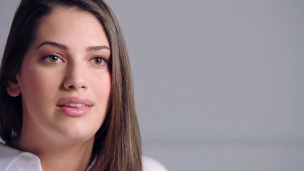 Victoria Secret ficha a la modelo curvy Lorena Durán