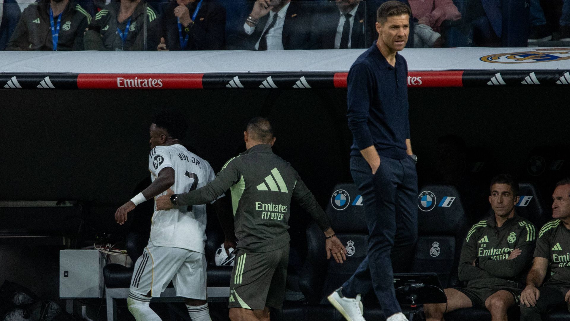 Vinicius protesta su cambio en el Clásico con Xabi Alonso