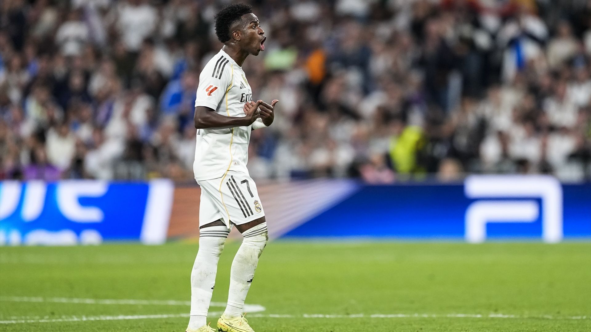 Vinicius protesta su cambio en el Clásico con Xabi Alonso