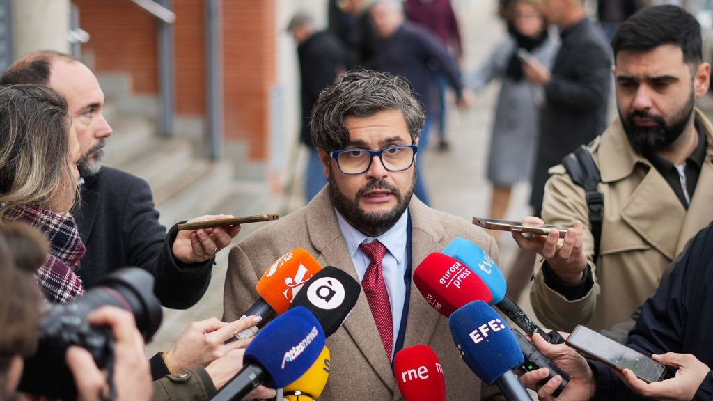 Las familias despiden a las víctimas del naufragio en Indonesia: "Acompañamos a los nuestros a la habitación de al lado, con un dolor inmenso"