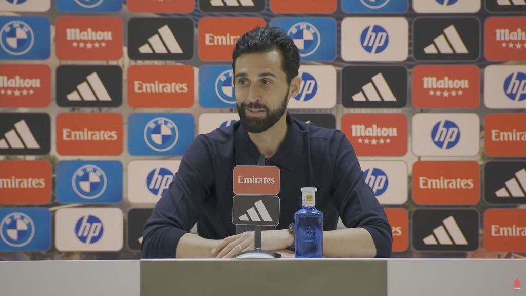 Arbeloa justifica los pitos del Bernabéu y protege a Vinicius
