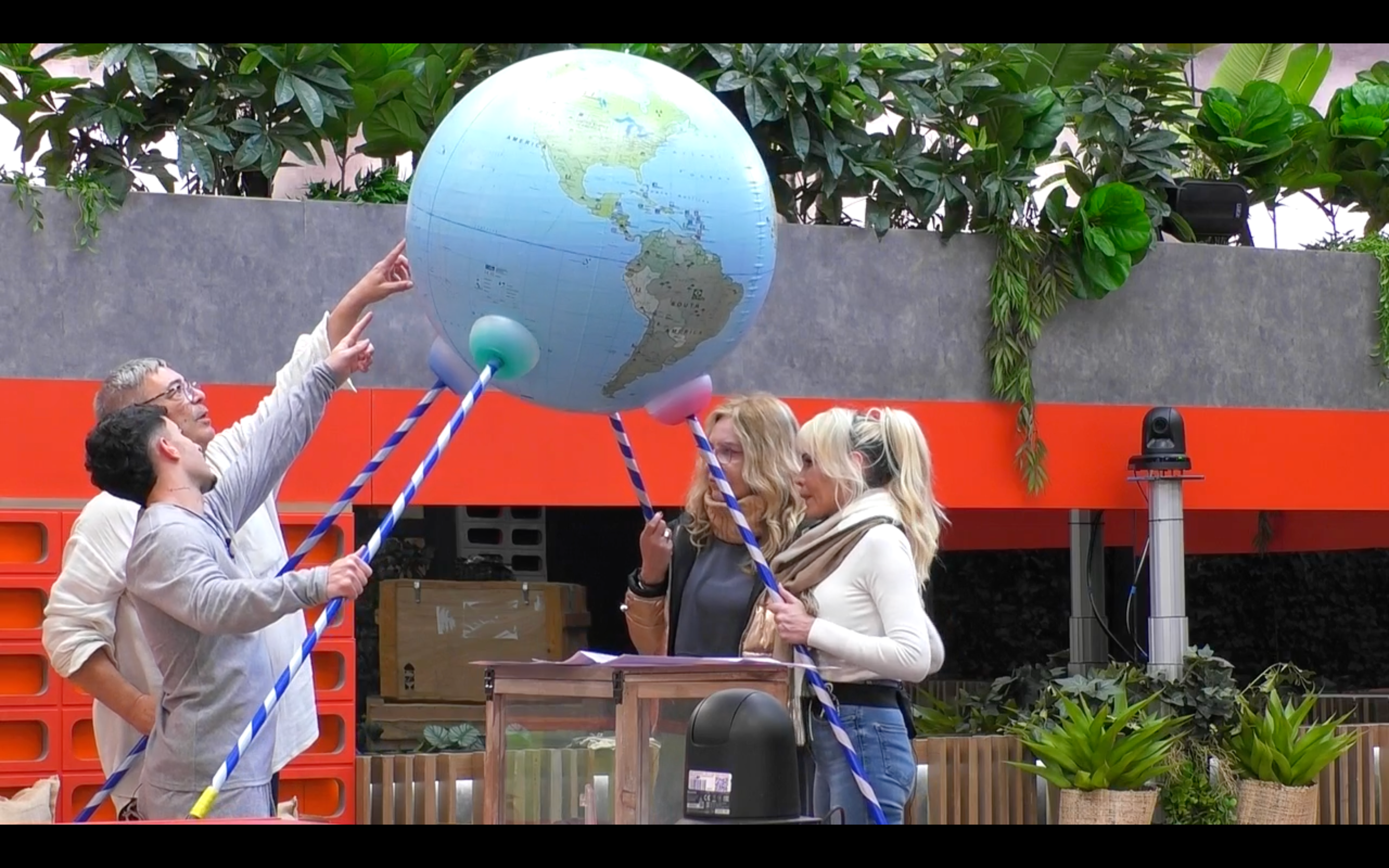 Canales, Juanpi, Belén y Sonia con la prueba