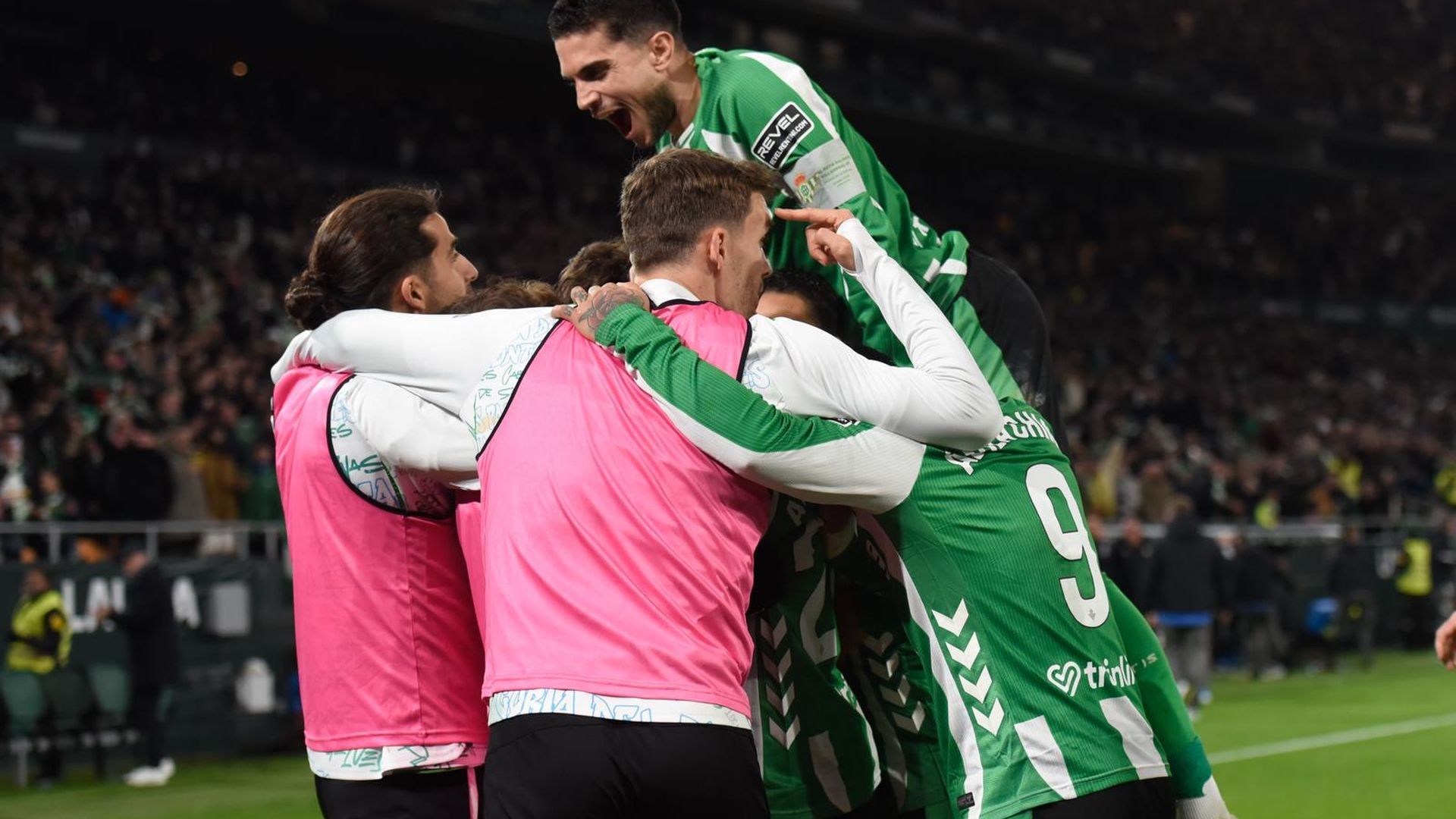 El Betis celebra el gol de Aitor Ruibal ante el Villarreal