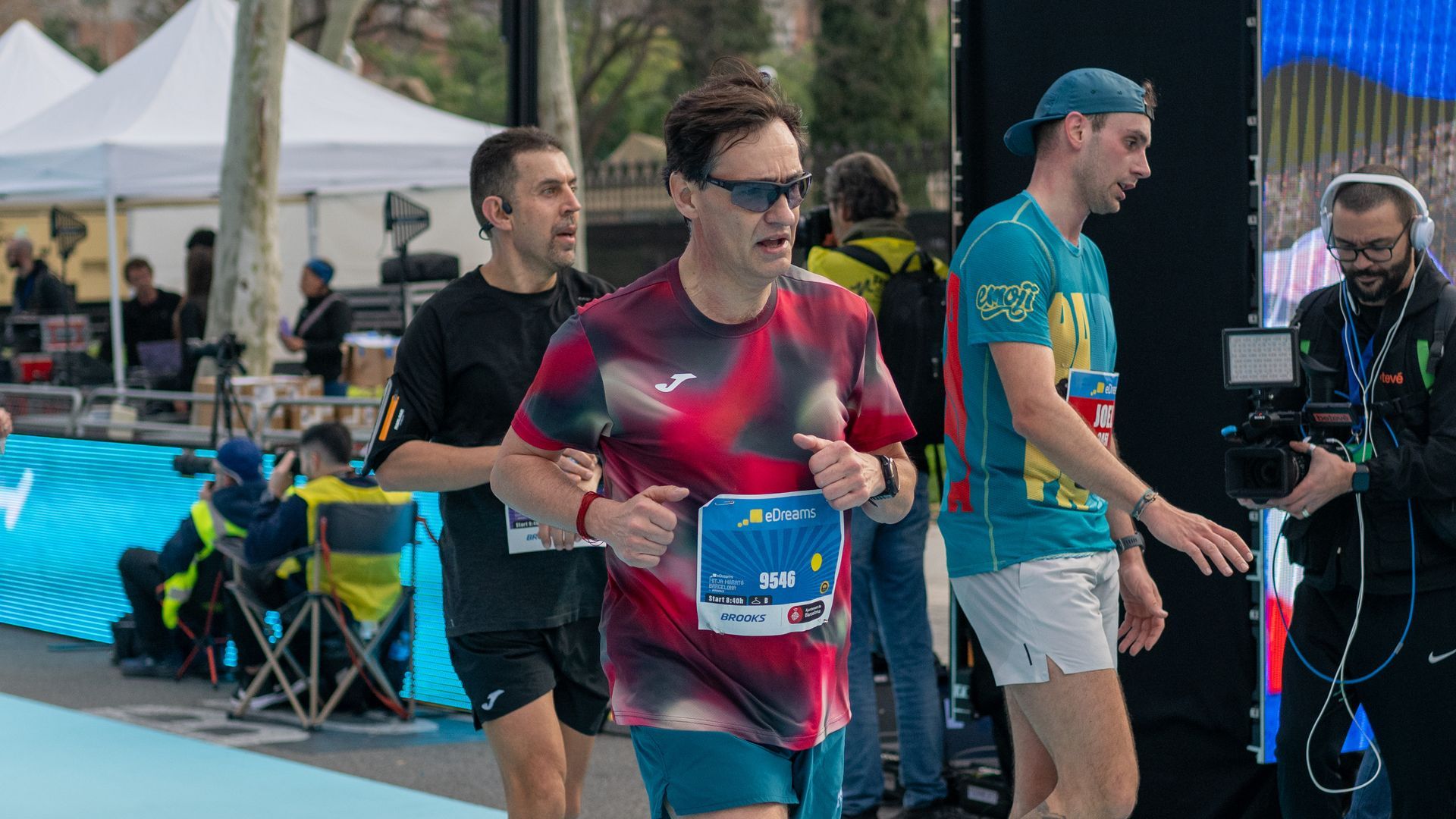 El presidente de la Generalitat, Salvador Illa, realizando deporte