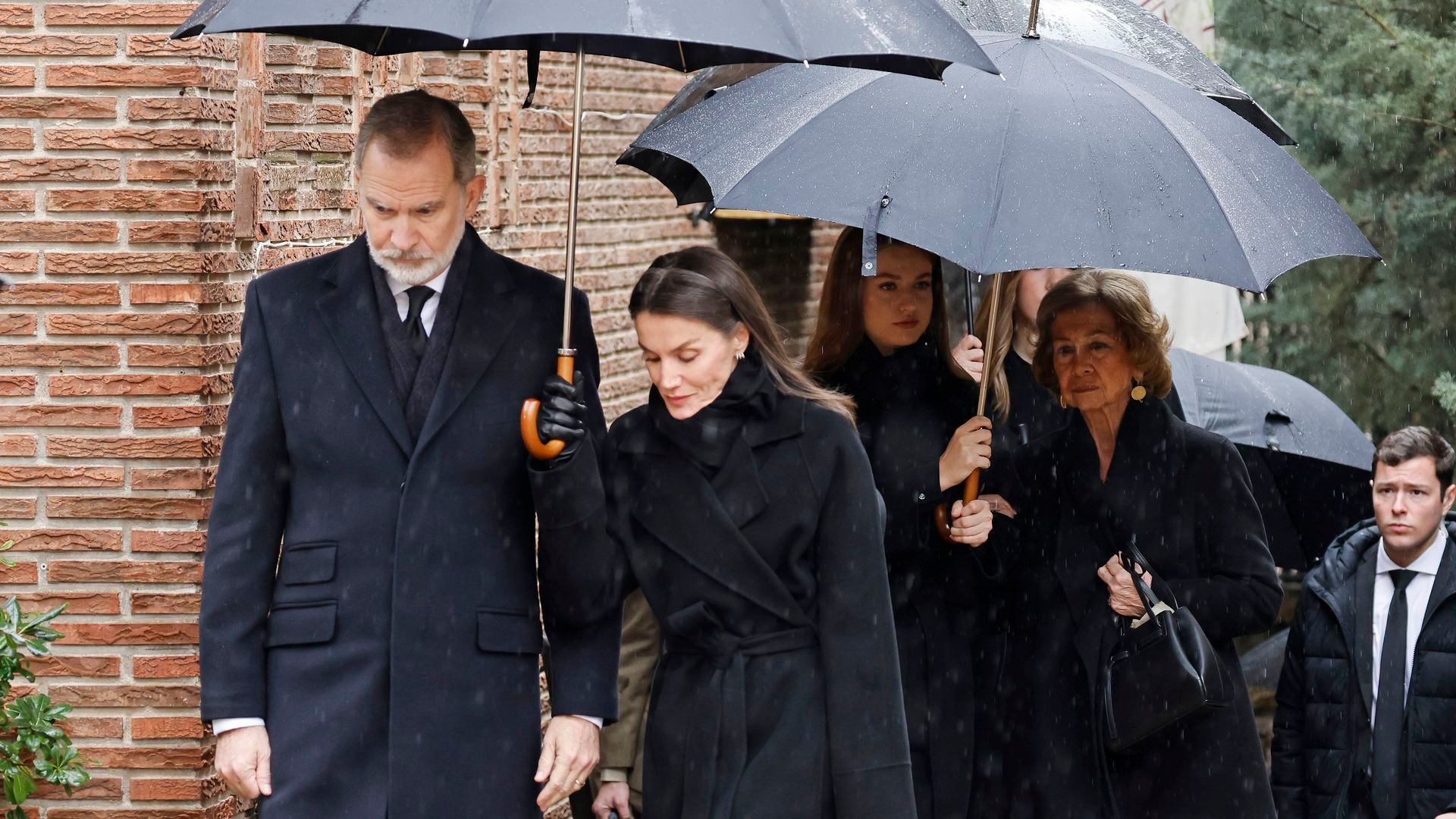 El rey Felipe VI,la reina Letizia, la princesa Leonor, la reina Sofía y la infanta Cristina en el velatorio de Irene de Grecia