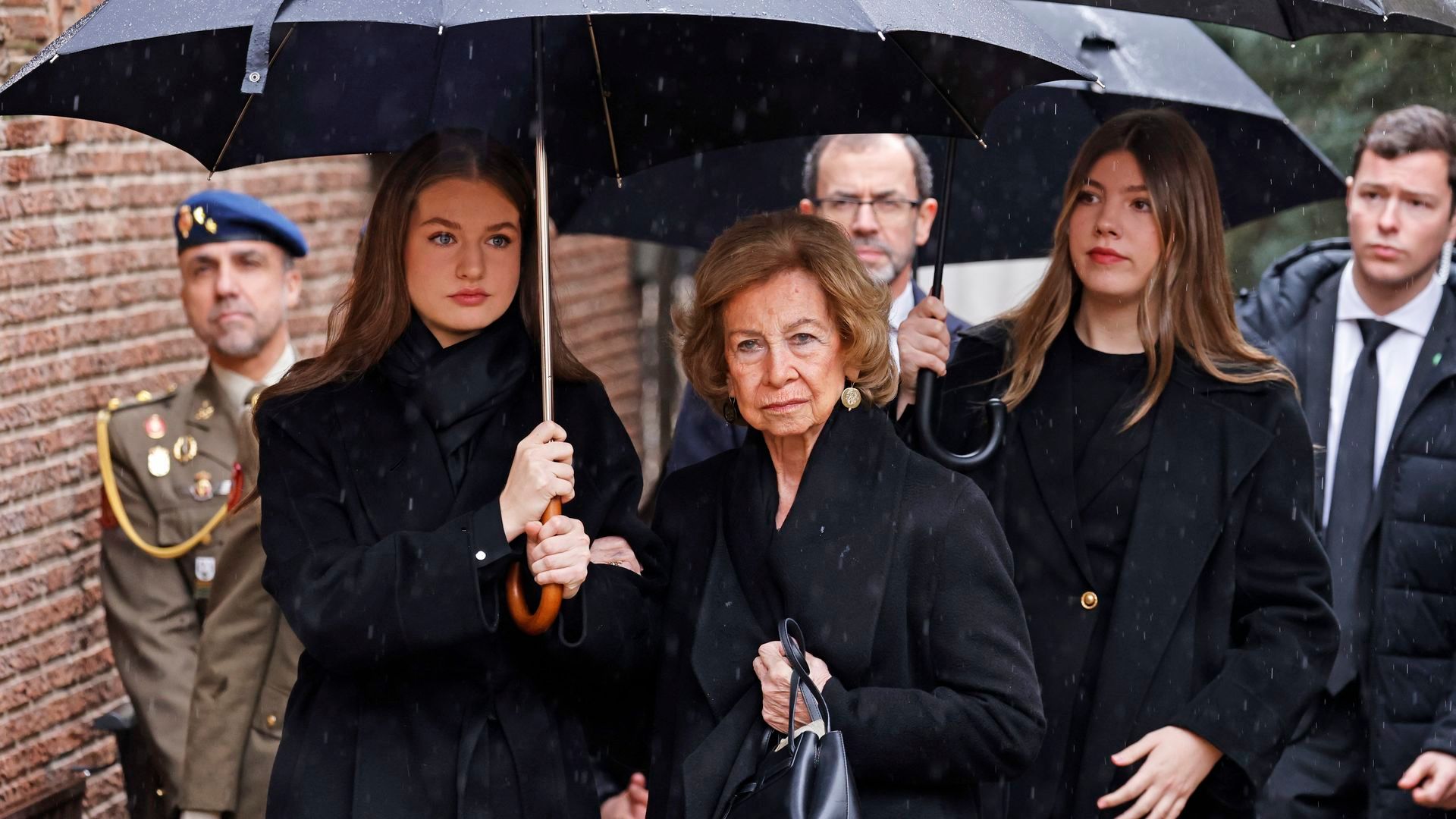 La princesa Leonor, la reina Sofía y la infanta Sofía en el velatorio de Irene de Grecia