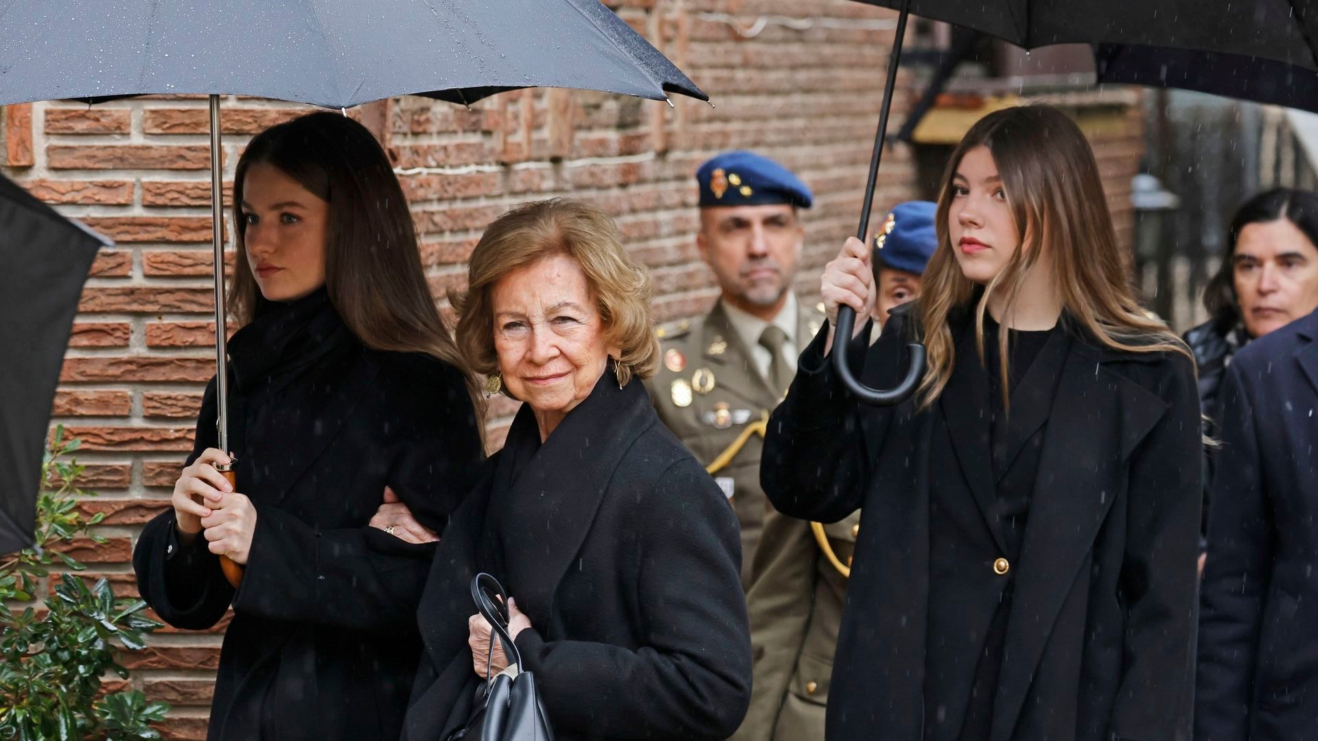 La princesa Leonor, la reina Sofía y la infanta Sofía en el velatorio de Irene de Grecia