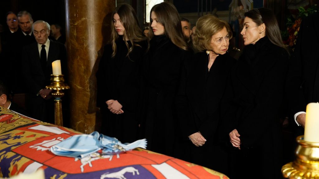 Los asistentes al responso de Irene de Grecia: de Isabel Díaz Ayuso a Marichalar o Antonio Resines