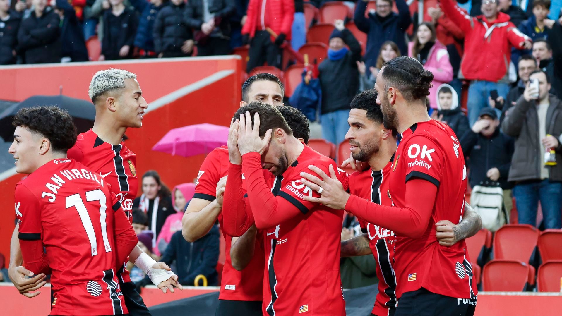 Los jugadores del Mallorca celebran un gol ante el Athletic