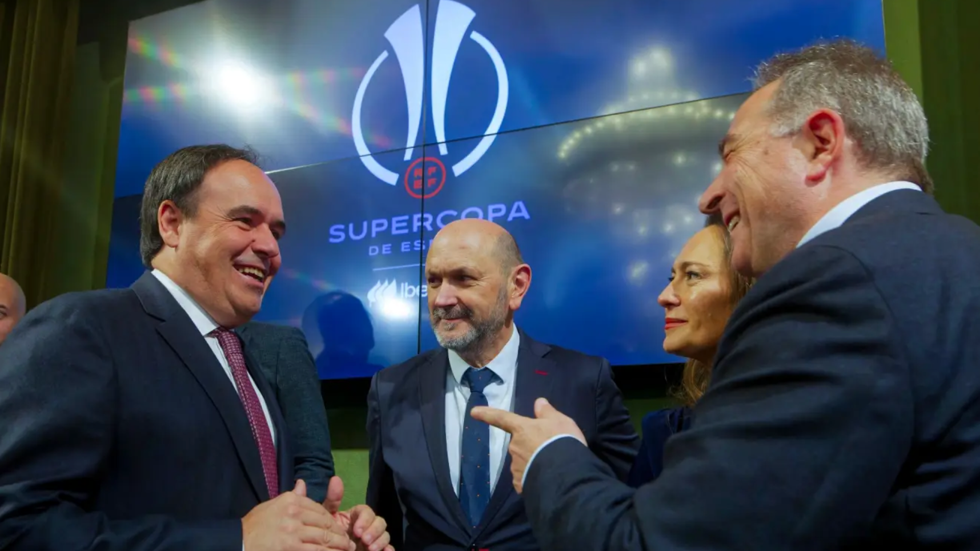 Pérez Llorca y Rafael Louzán durante la presentación de la Supercopa de España femenina