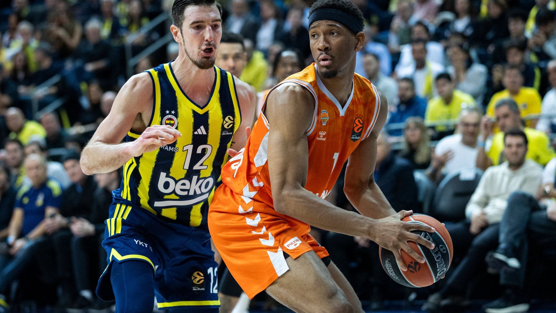 Valencia Basket cae al límite en casa del líder de la Euroliga (82-79)