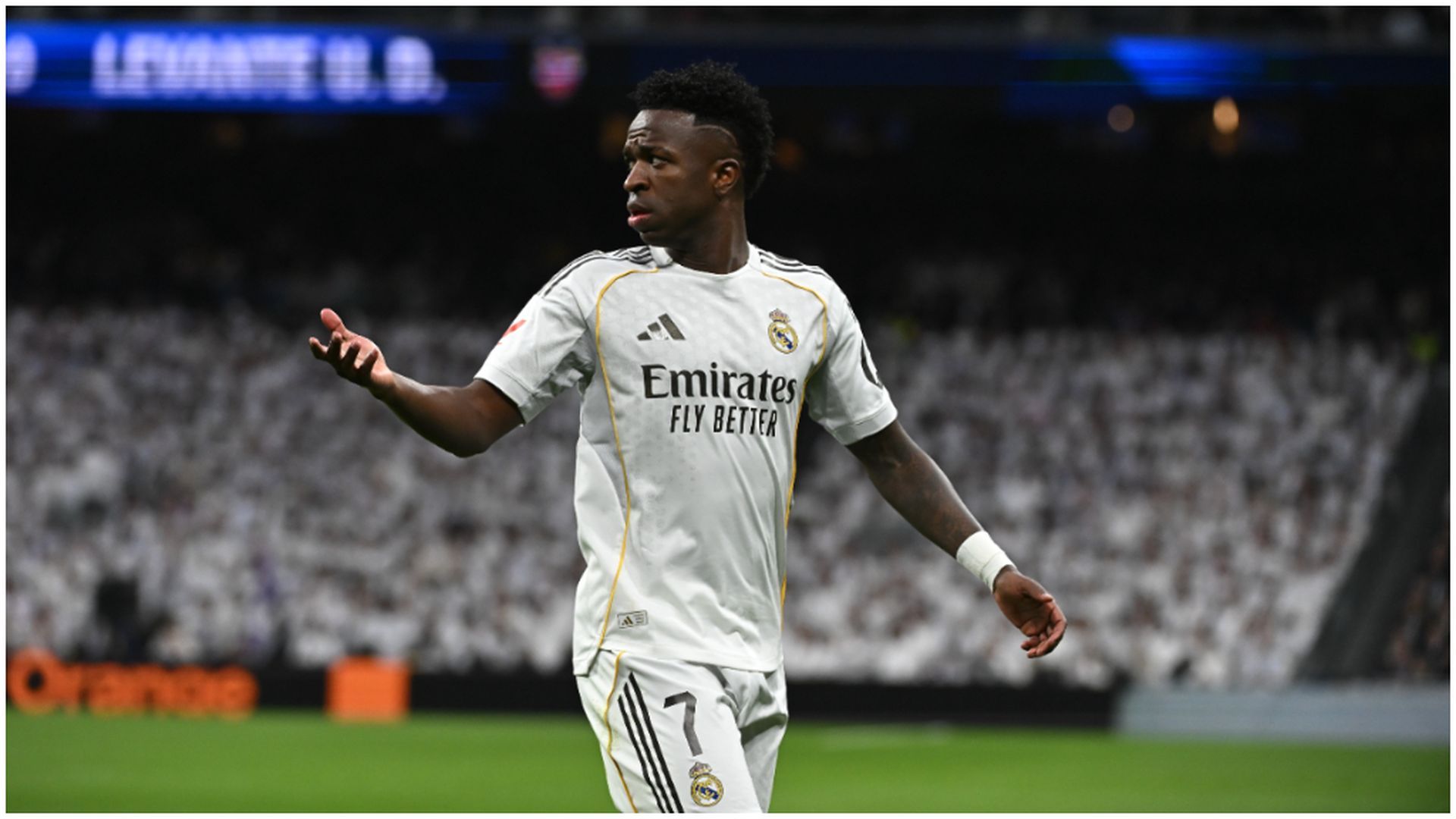 Vinicius, durante el Real Madrid - Levante