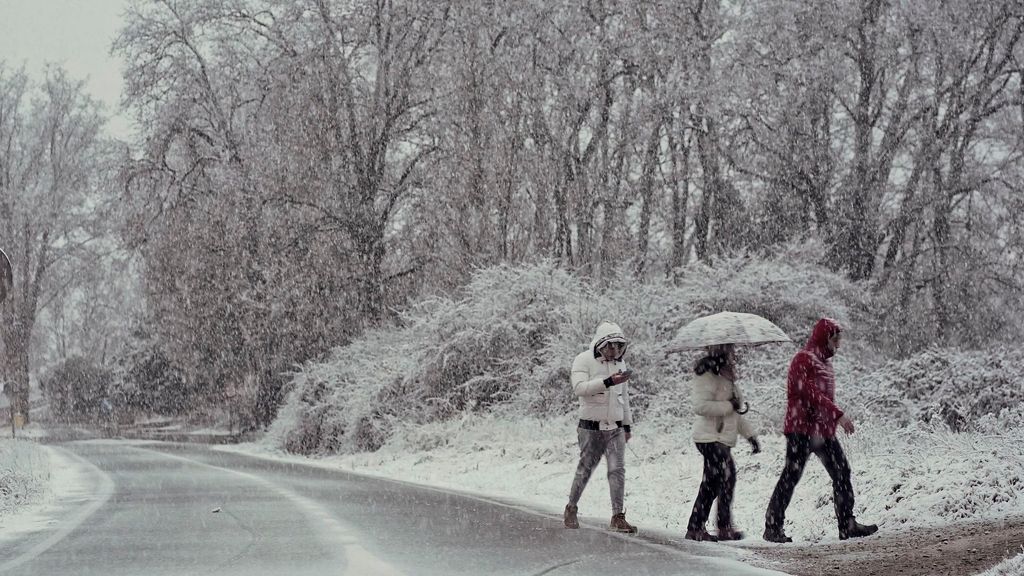 Cerca de 60 carreteras afectadas por el temporal de hielo y nieve, seis de ellas cortadas