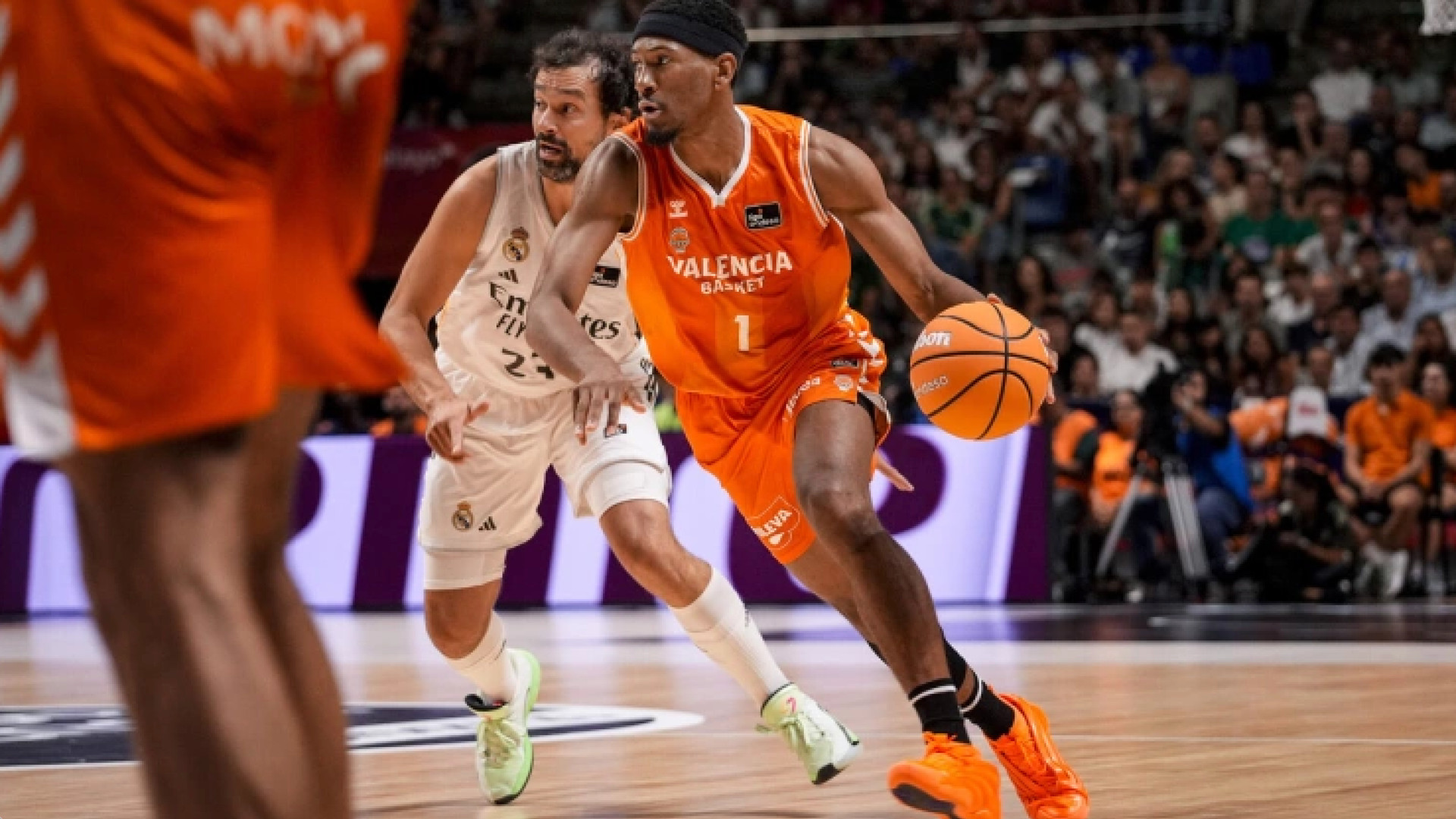 El Real Madrid vence a Valencia Basket