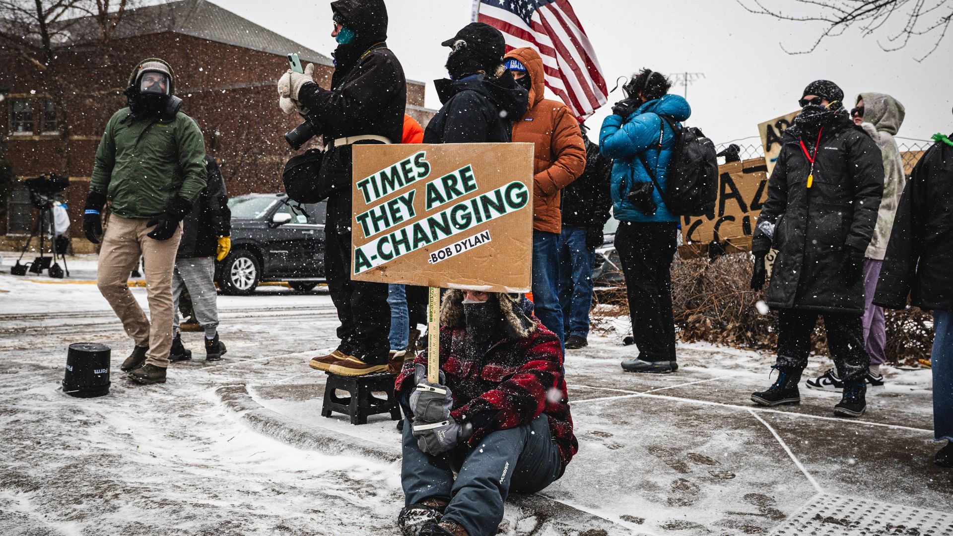 La Fiscalía General de EEUU no investigará al agente del ICE que mató a una mujer en Minneapolis: insisten en que fue defensa propia