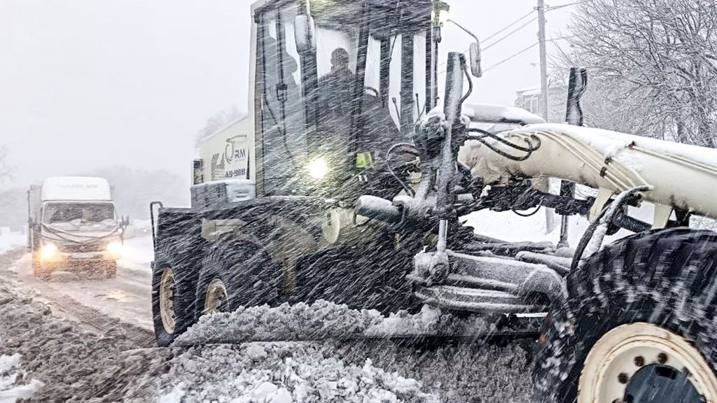 La península rusa de Kamchatka sufre una sucesión de nevadas históricas que dejan ya dos muertos: la nieve acumulada llega hasta los cuartos pisos