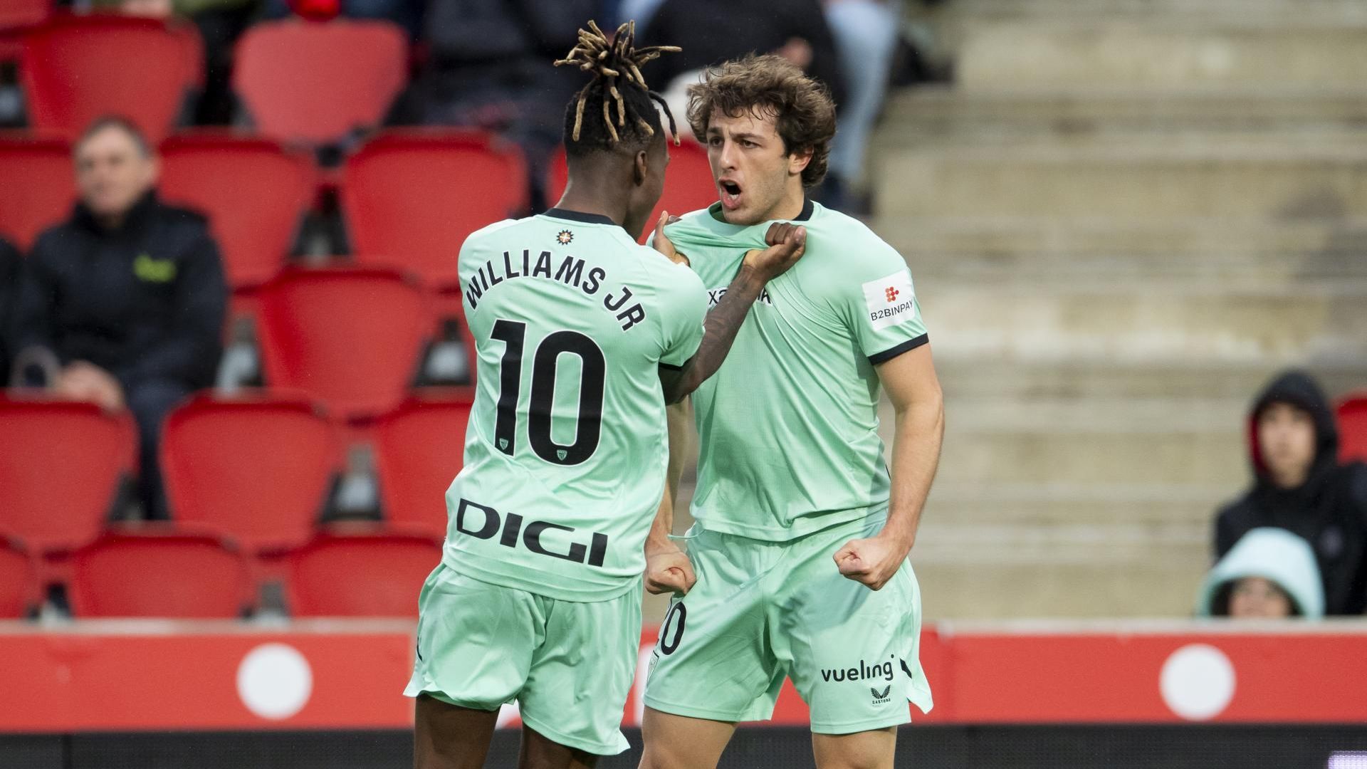 Nico Williams y Unai Gómez, ante el Mallorca en Son Moix