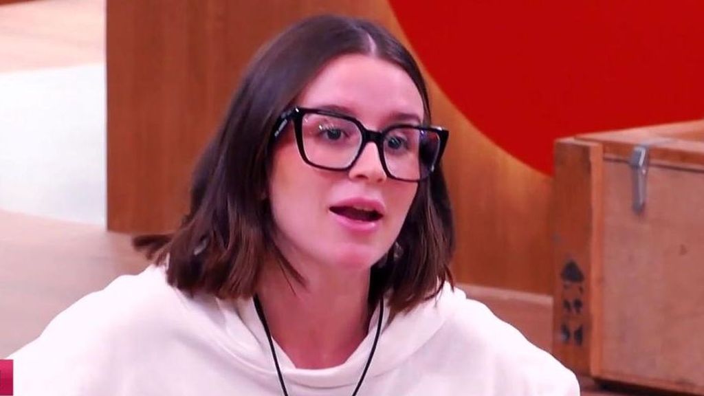 Sandra interrumpe una conversación de Juanpi para echarle en cara lo que hizo: "Cuenta la verdad"