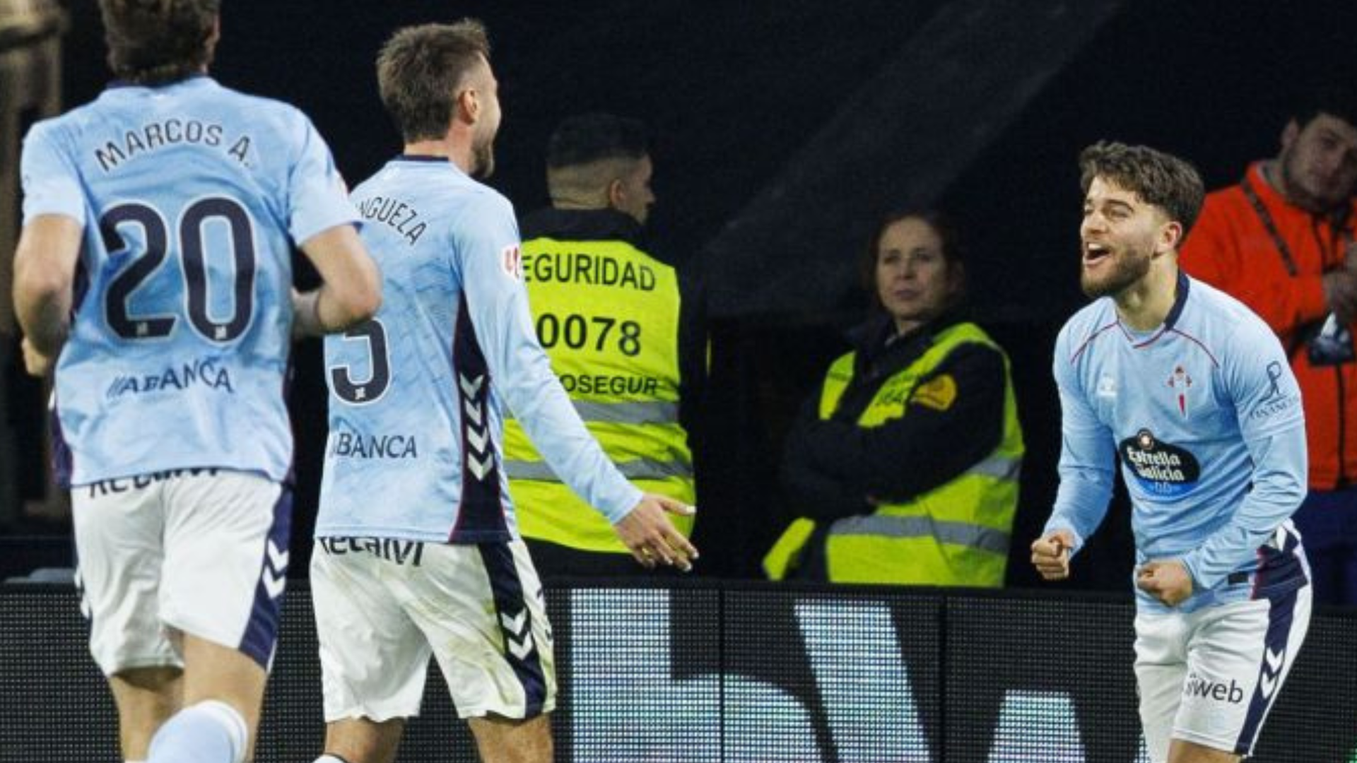 Sergio Carreira celebra su gol al Rayo