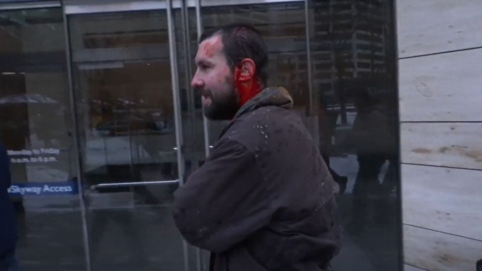 Una protesta en Mineápolis contra el ICE se transforma en violenta por un influencer de ultraderecha que llamó a reventarla