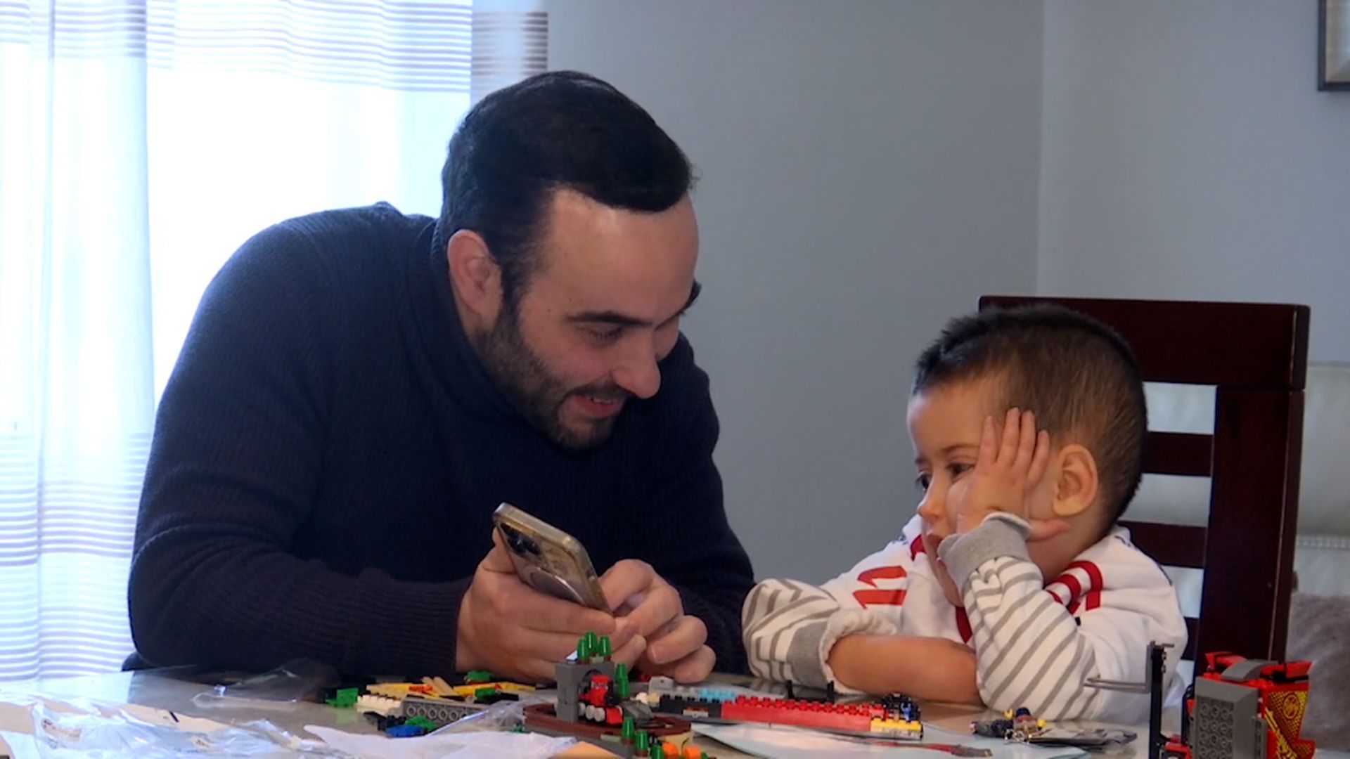 Adrián, el niño sevillista con una enfermedad rara que visitó al primer equipo