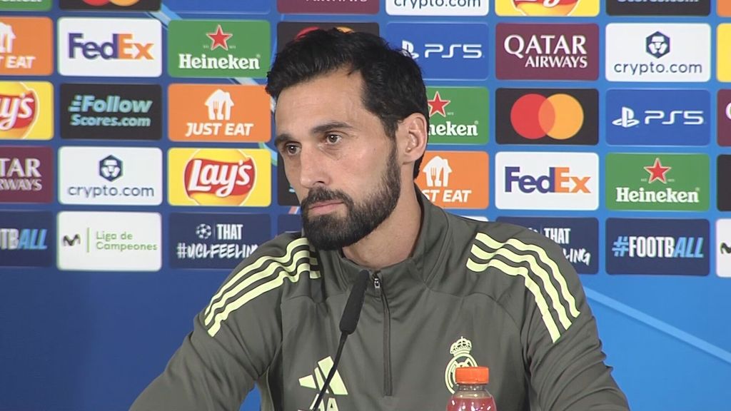 Arbeloa vuelve a insistir sobre las "campañas organizadas" y no sentará a Vinicius: "Yo lo quiero dentro del campo, no fuera"