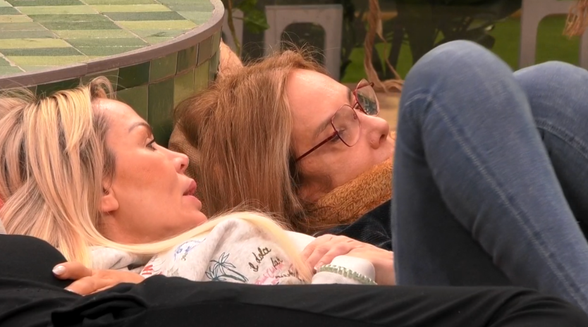 Belén hablando son Sonia de Carlos Lozano