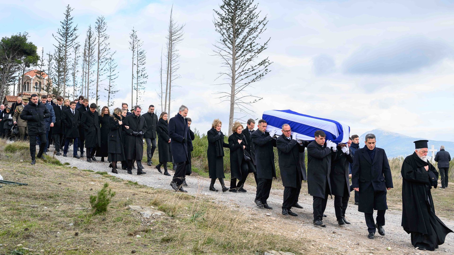 El cortejo fúnebre en las inmediaciones del cementerio de Tatoi, durante el entierro de Irene de Grecia