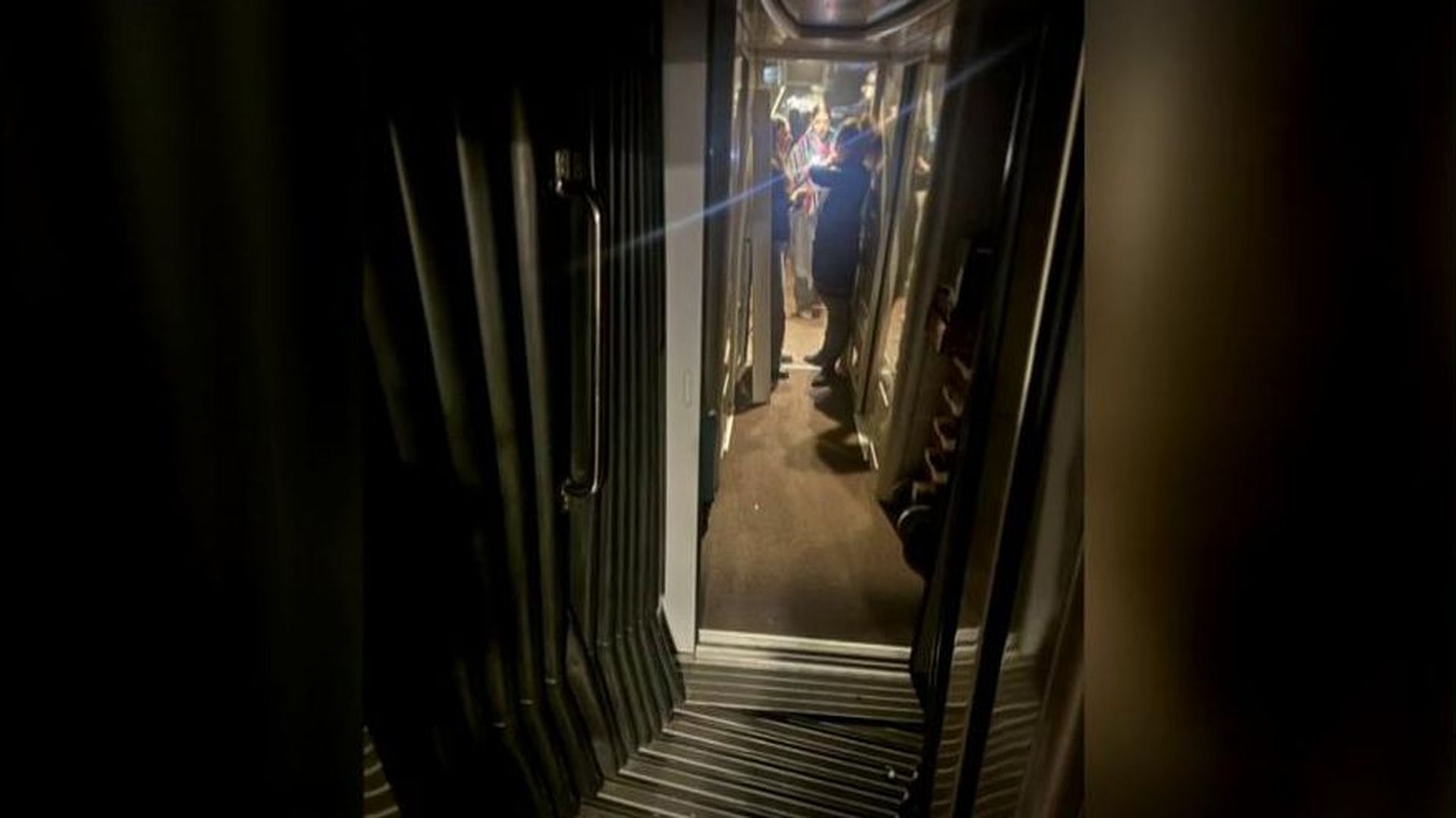 Emergencias sigue trabajando en busca de personas atrapadas