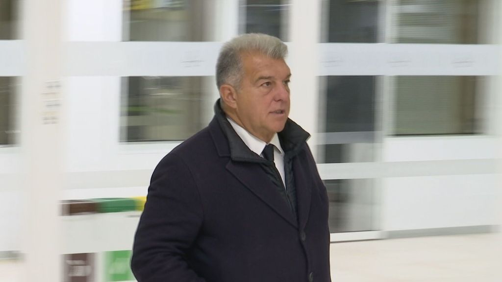 Silencio en la llegada del Barcelona al aeropuerto por el fuera de juego de Lamine Yamal: "Mejor no decir nada hoy"