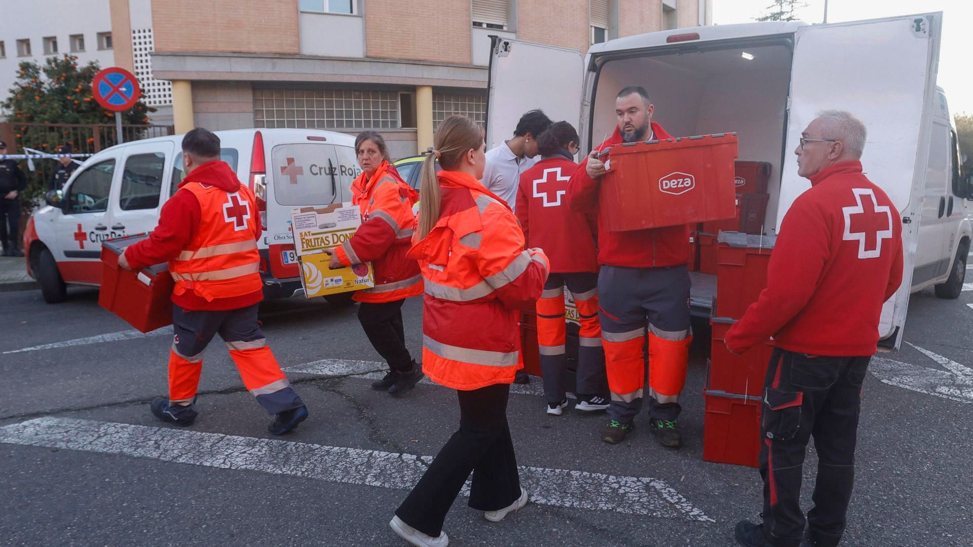 La niña que ha perdido a sus padres, a su hermano y a su primo en el accidente de Córdoba está con su abuela en un hotel