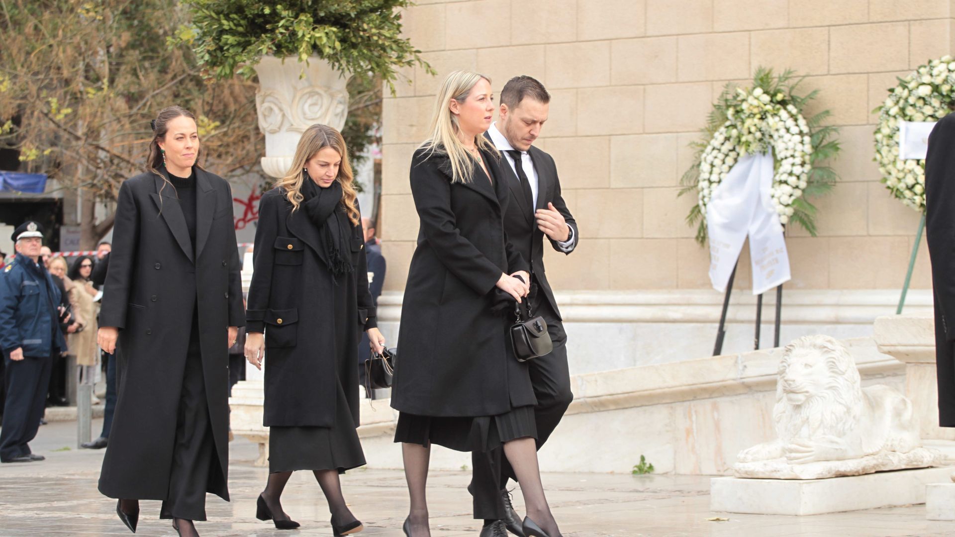La princesa Teodora de Grecia y su marido, Matthew Kumar, en el funeral de Irene de Grecia