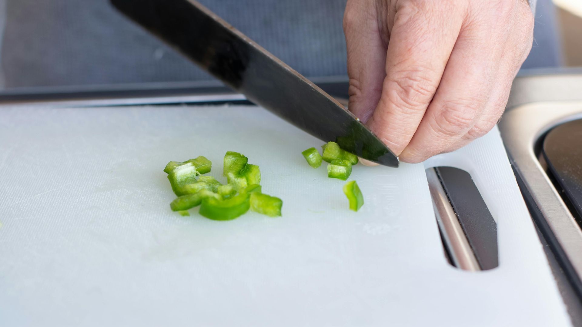 Los alimentos que las mujeres mayores de 50 años deberían de comer menos para mejorar su salud
