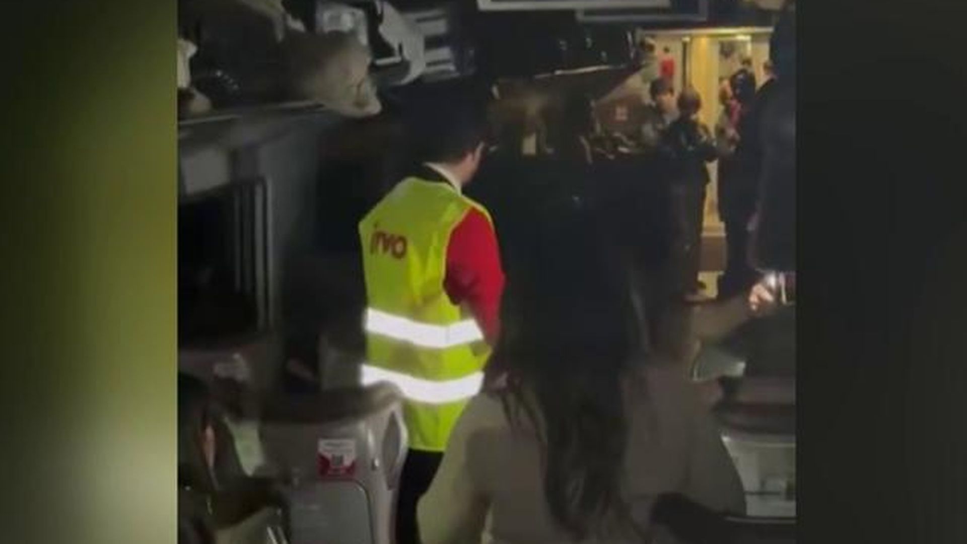 Los efectivos que trabajan en el tren accidentado en Adamuz plantean trocear el convoy para rescatar los cuerpos