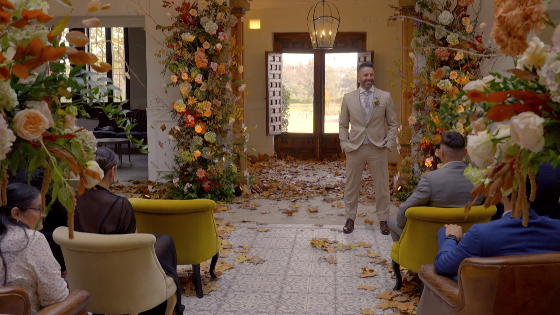 Luija llega a la iglesia y protagoniza un divertido momento con la familia de Ana: las primeras palabras entre las dos familias