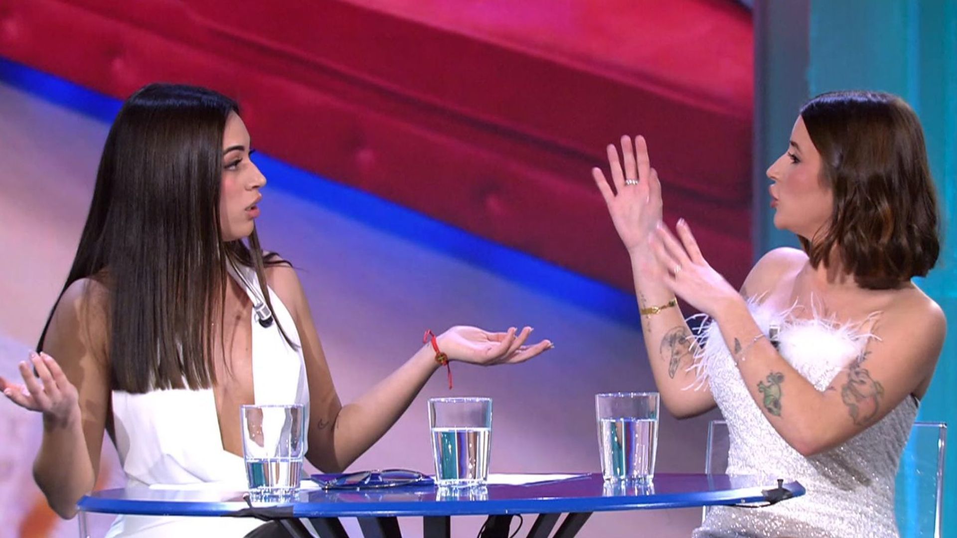 Mara cuenta por qué decidió no irse con Juanpi en la hoguera final de ‘La isla de las tentaciones 9’ y Sandra estalla como nunca: "¡Cállate!"