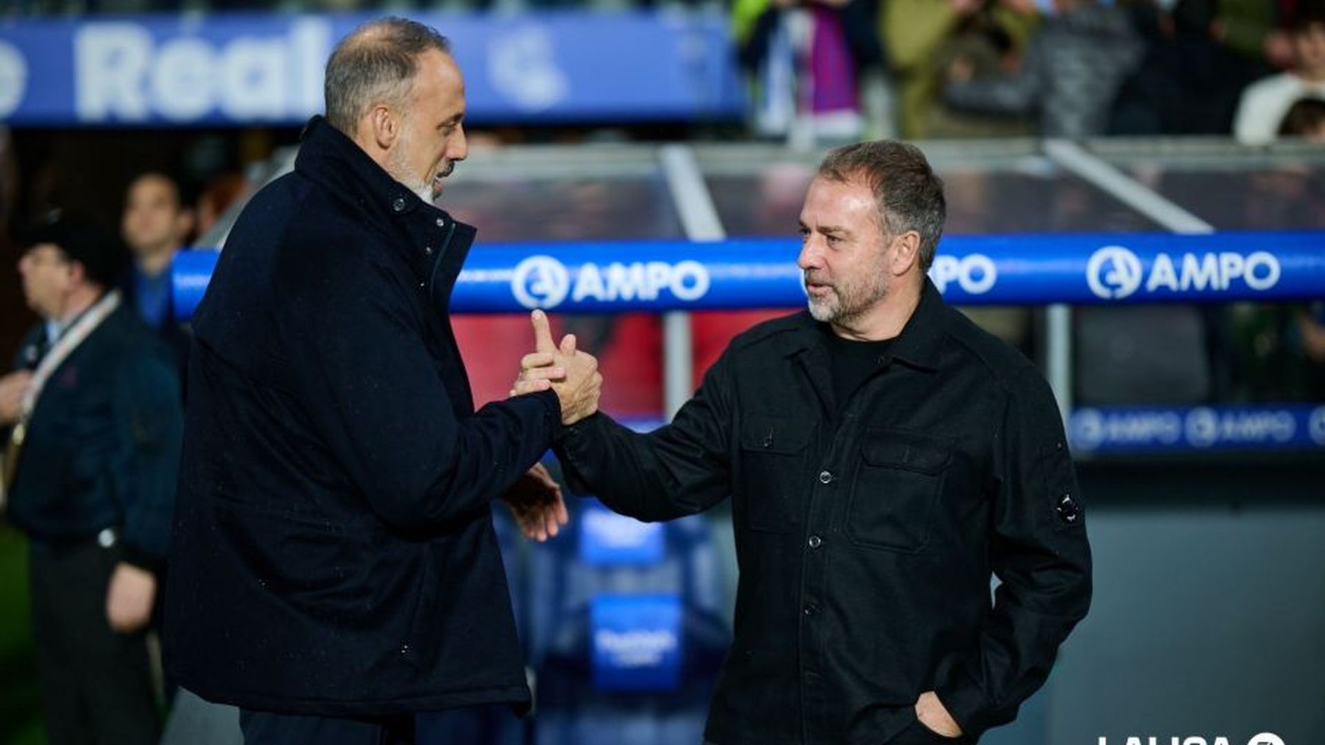 Matarazzo saluda a Hansi Flick antes del Real Sociedad - Barcelona.